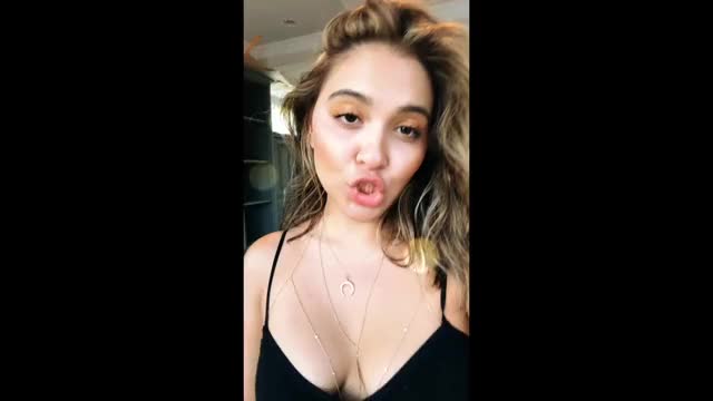 Stella Hudgens blonde-tits