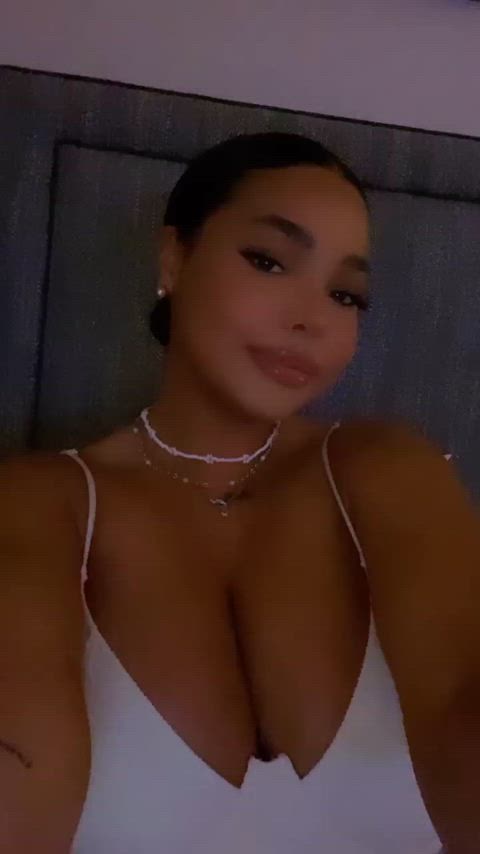 boobs cleavage lightskinned gif