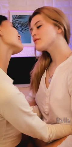 kissing lesbian lesbians gif
