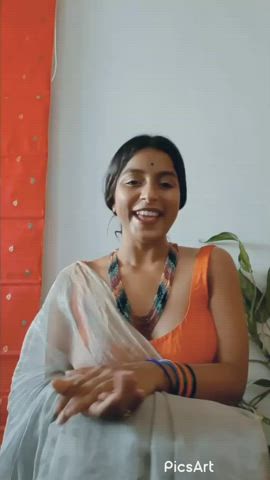 Bhabi Cleavage Desi gif