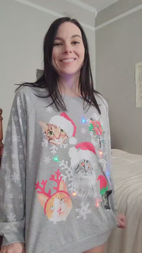 amateur christmas fit flashing natural tits pale small tits smile tits amateur-girls