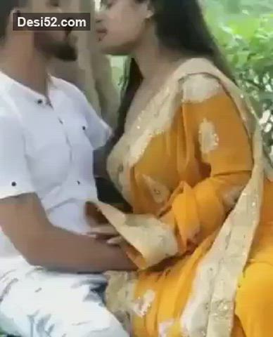 Desi Gawl In traditional Sharee Enjoying in Park ❤️💥 Full VIDE0 👇👇