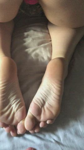 Cumshot on my sexy gf soles