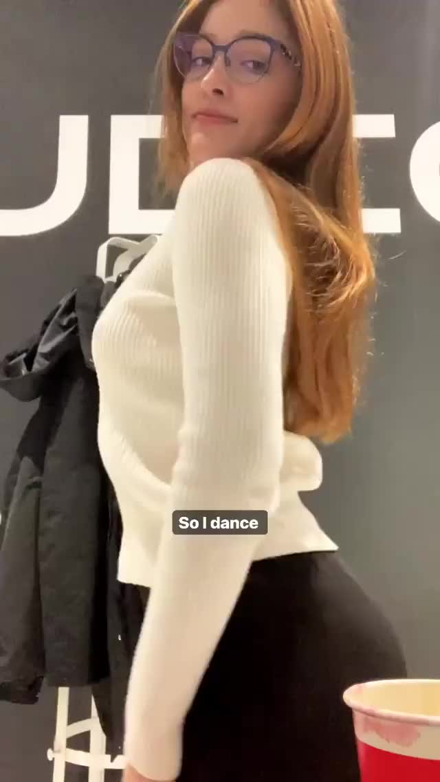 Jia Lissa - dancing 1