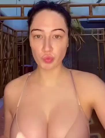 moments from her makeup video