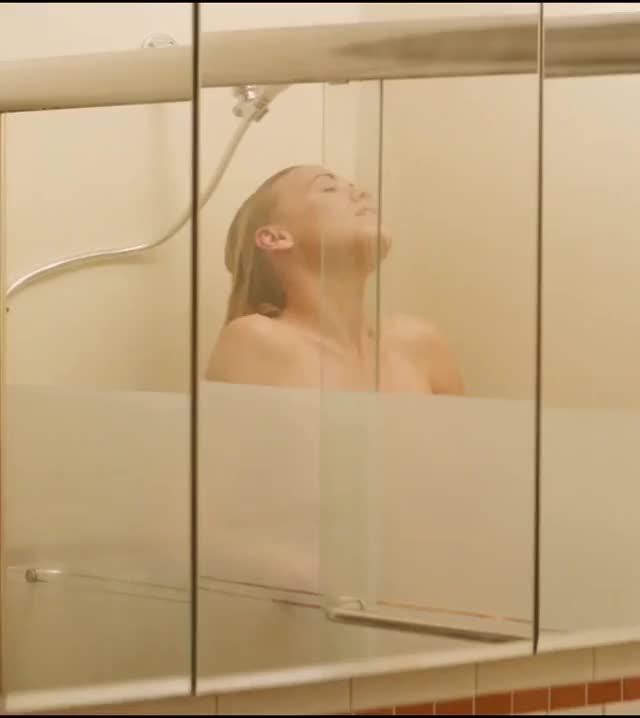 [REQUEST] Yvonne Strahovski GIF