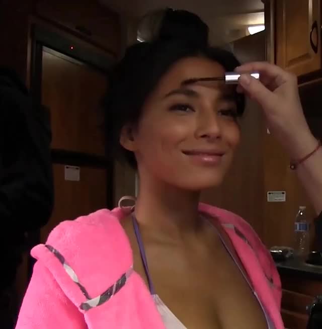 Jessica Gomes GIF - 013