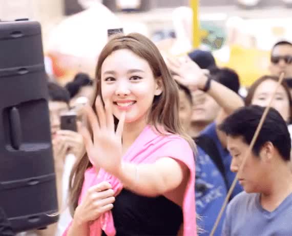 Waving Nayeon