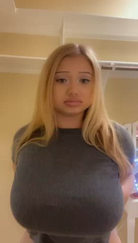 18 years old bouncing curvy huge tits natural tits non-nude onlyfans t-shirt teen