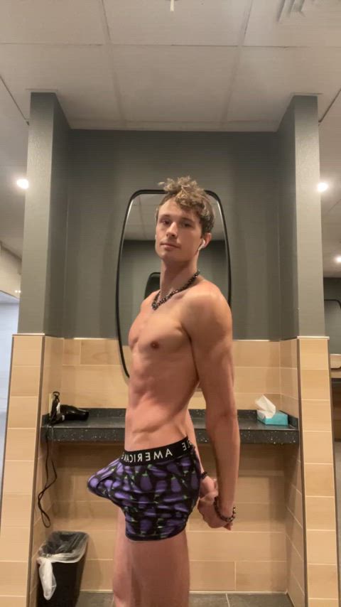 abs big dick cock erection gym muscles onlyfans public tease teasing onlyfans-creators