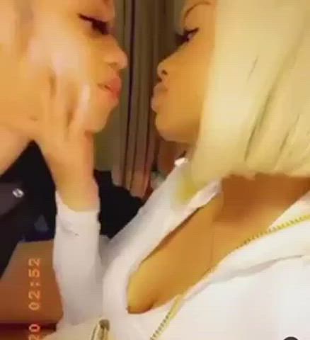 ebony girls kiss gif