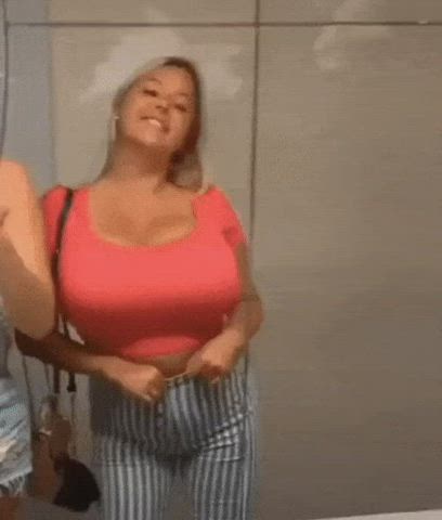 busty huge tits jiggling gif