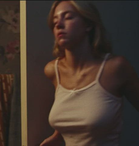 Blonde Celebrity Sydney Sweeney gif