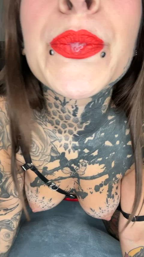 Do u like tattooed tits?