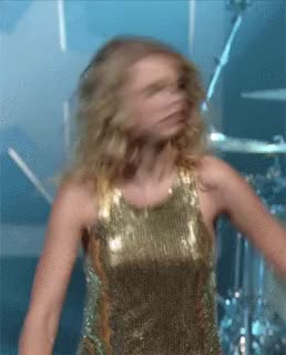 Taylor Swift Jiggles in a concert