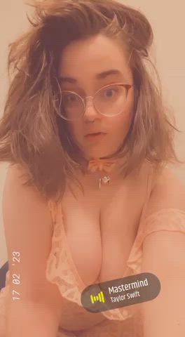 I’m a soft little domme that will fuck you up. 💗⭐️🌺 23 years old, looking