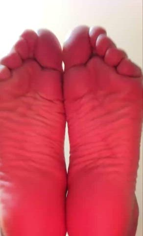 Wrinkly Latina Soles