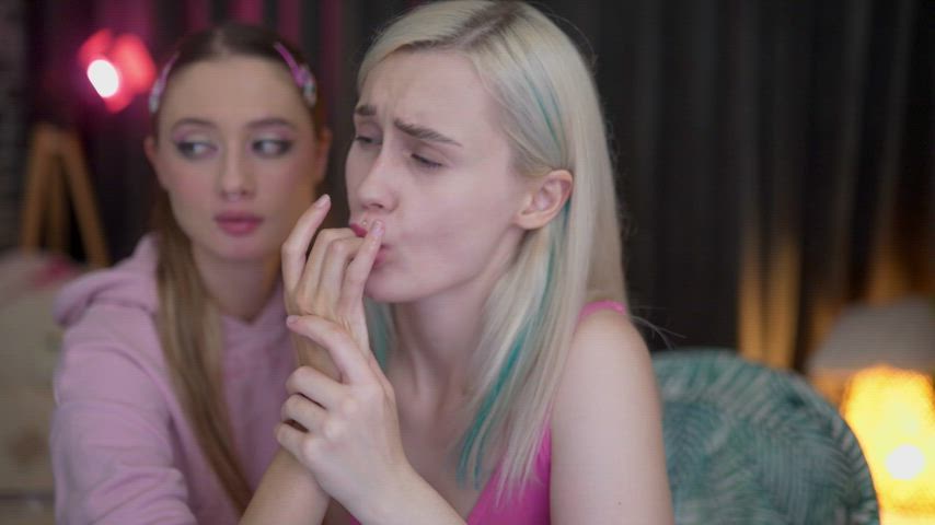 licking teen teens lesbians petite gif