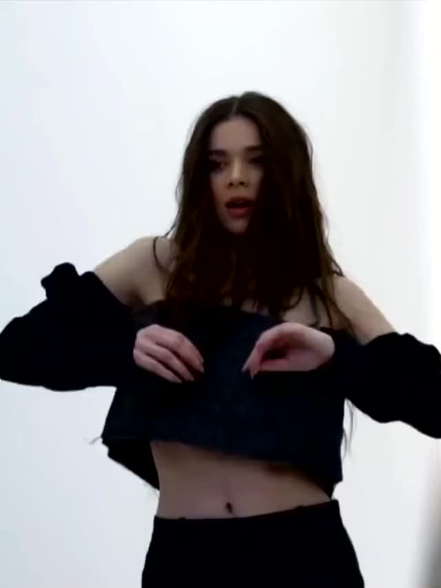 Hailee Steinfeld - Belly