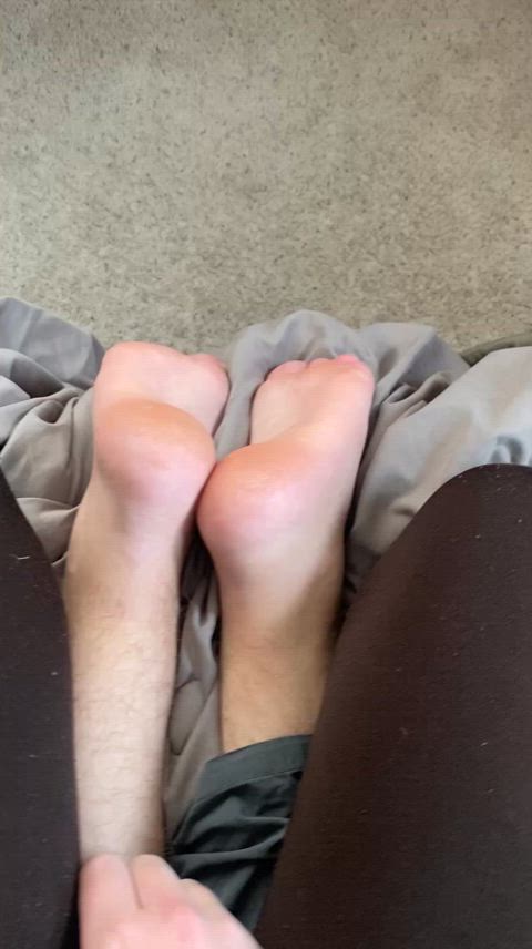 Ex gf quickly owns me with foot tickles