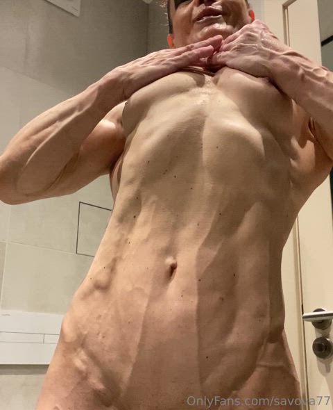 bodybuilder muscles muscular girl muscular milf veins veiny flexing gif