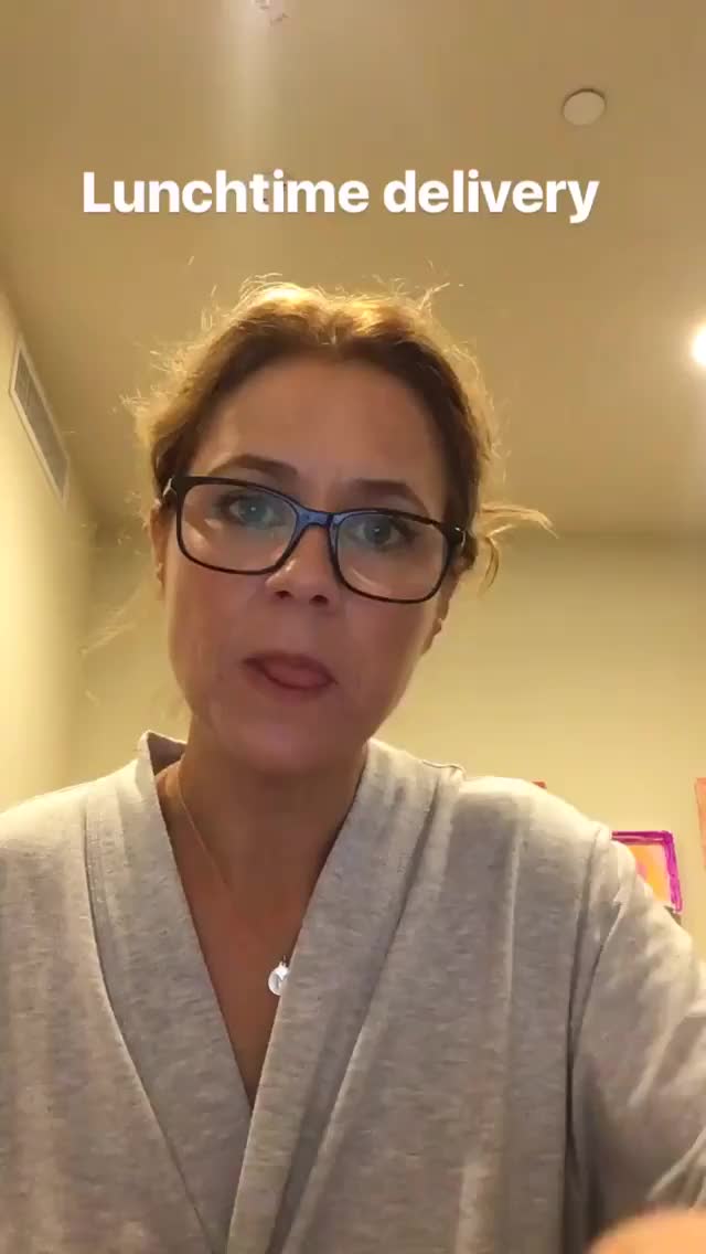 Jenna Fischer bathrobe and glasses 01