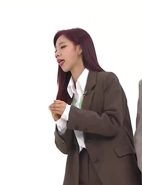 WJSN Yeoreum tongue