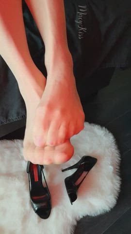 feet nylons soles toes gif