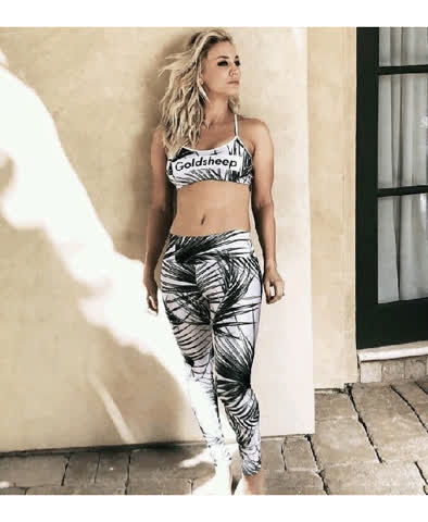 Kaley Cuoco gif