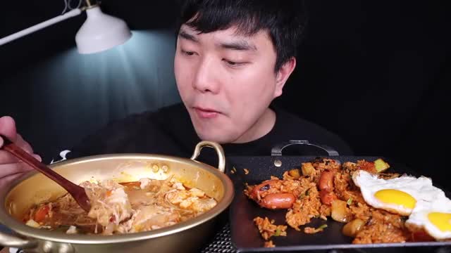 균_깍두기 볶음밥 순두부찌개 리얼사운드 먹방-4