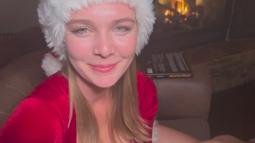 Christmas done right with insanely beautiful Hotwife