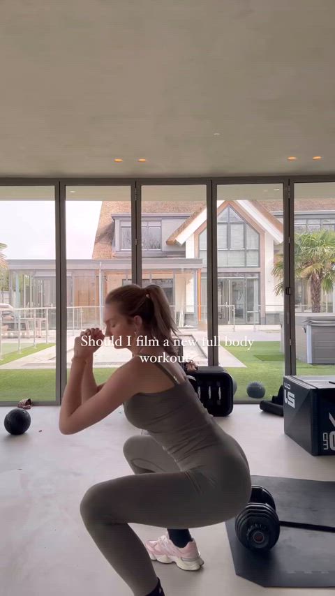 Romee working out