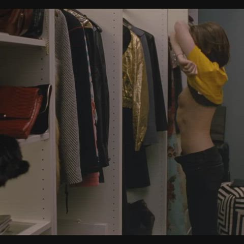 I love how Kristen Stewart carefully chooses the outfit for the pegging date with