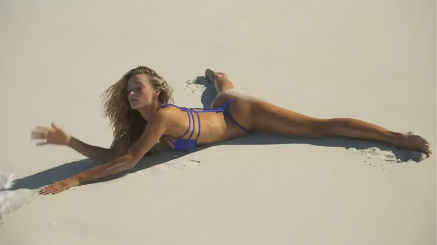 Ass Flexible Hannah Ferguson Legs Model Swimsuit Tanned gif