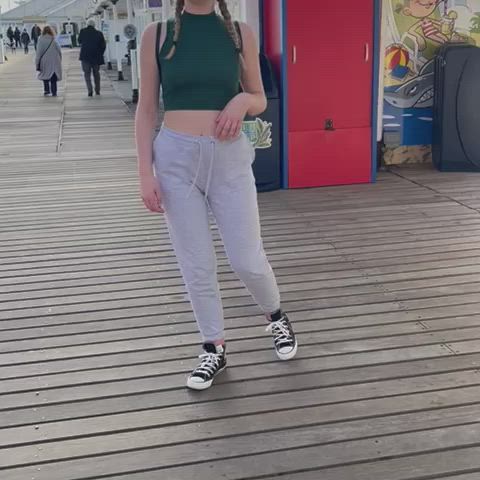 [F] Catch me on the pier!
