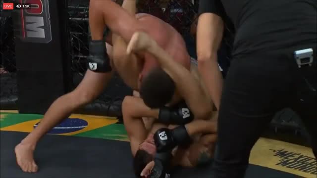 DID HE TAP? Jair Pérez vs. Jesus Blanco