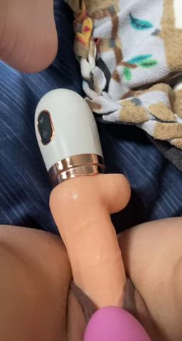 having to use my heel to make my dildo stay in while my bf is away 👅