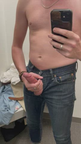 Could use some help in the fitting room (32)