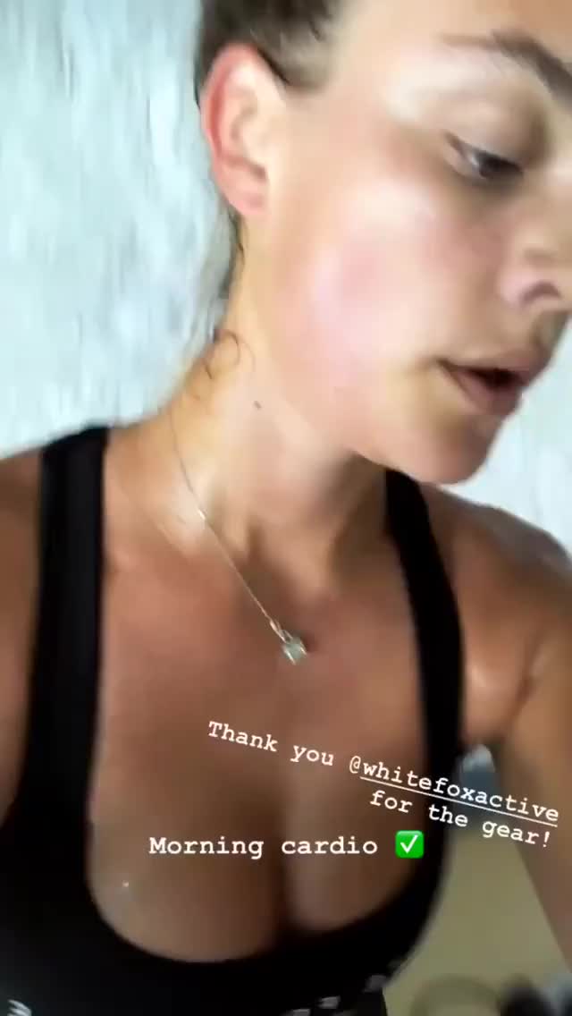 Nina Agdal Workout