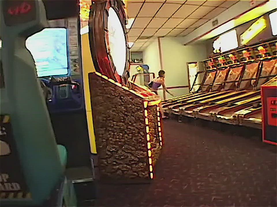 Allie Sin, Kicking ass at the arcade [60fps, upscaled]