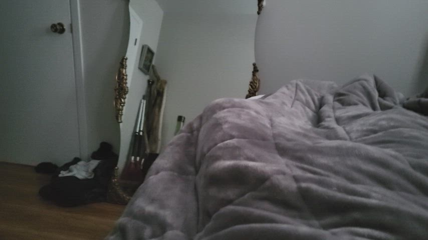 didnt feel like getting up. laundry pile right there ha. sorry for the bad camera