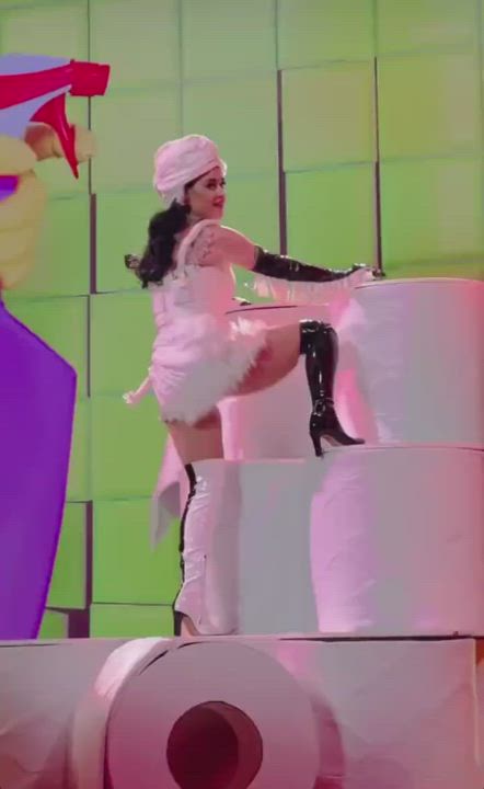 Katy bringing the ASS to Vegas