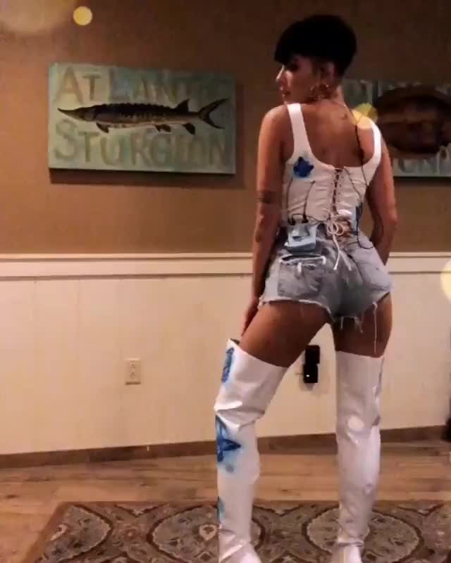 Halsey gif