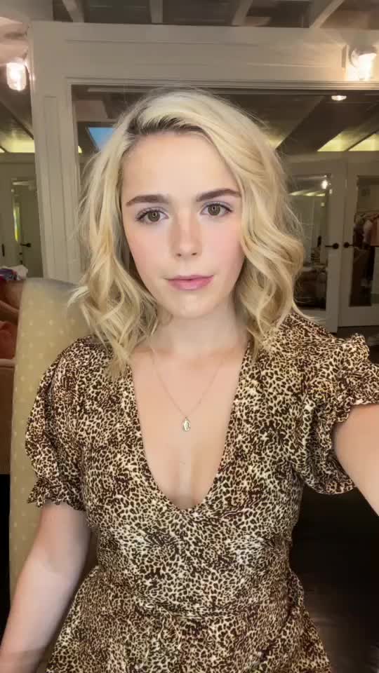 Kiernan Shipka gif