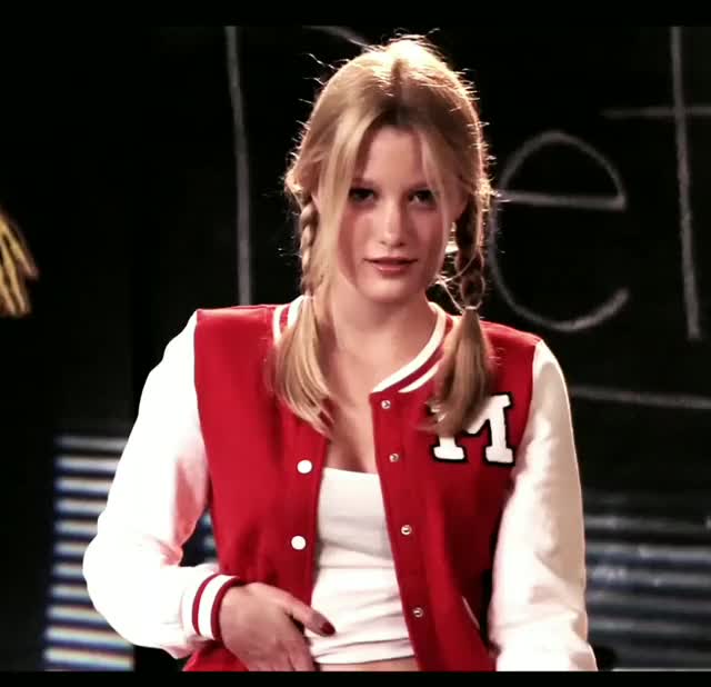 Ashley Hinshaw - About Cherry