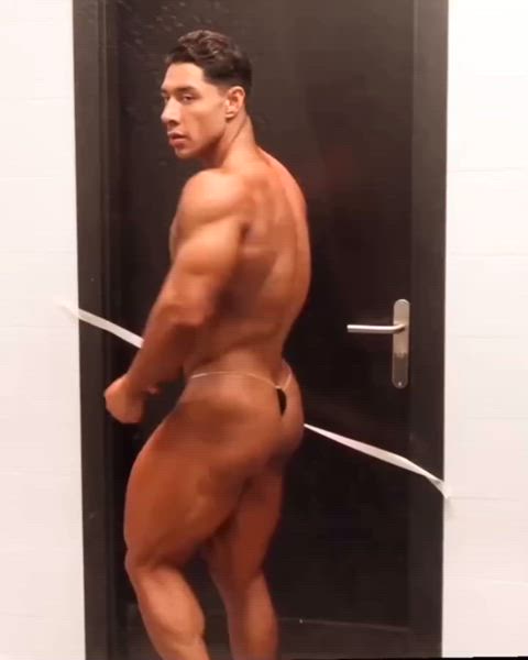 ass bodybuilder gay muscles nsfw gif