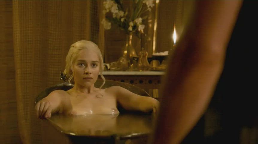 Blonde Emilia Clarke Nude gif