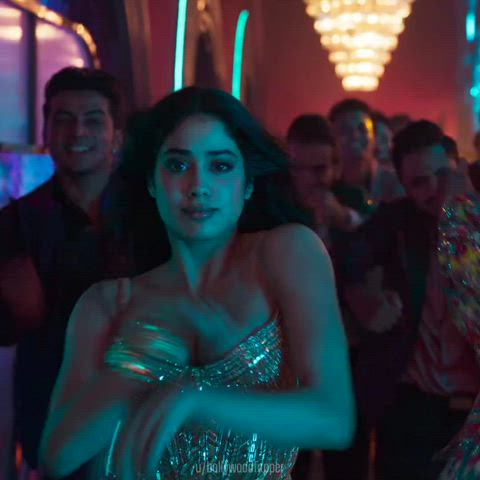 Janhvi Kapoor in 'Heartthrob' song