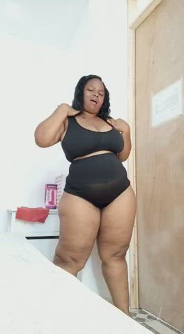 amateur big ass big tits brunette curvy dancing ebony latina milf sensual gif