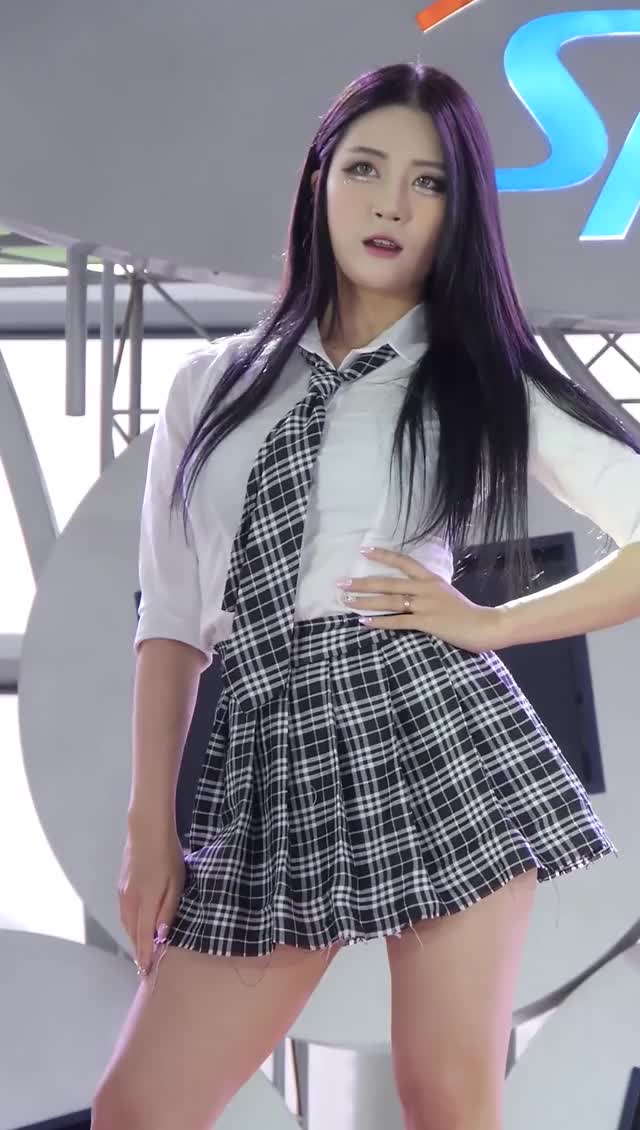 Girl Crush - Bomi - Short Skirt Upskirt Panties